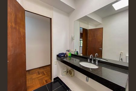 Casa à venda com 462m², 4 quartos e 2 vagas Casa à venda com 462m², 4 quartos e 2 vagasBanheiro 2