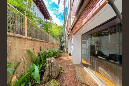 Casa à venda com 462m², 4 quartos e 2 vagas Casa à venda com 462m², 4 quartos e 2 vagasÁrea comum