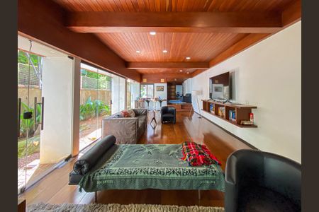 Casa à venda com 462m², 4 quartos e 2 vagas Casa à venda com 462m², 4 quartos e 2 vagasSala