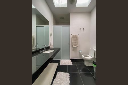 Casa à venda com 462m², 4 quartos e 2 vagas Casa à venda com 462m², 4 quartos e 2 vagasBanheiro 2