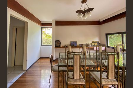 Casa à venda com 462m², 4 quartos e 2 vagas Casa à venda com 462m², 4 quartos e 2 vagasSala de Jantar