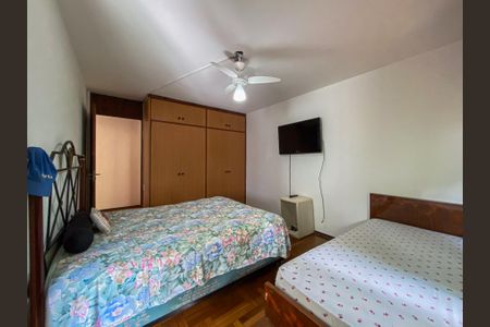 Casa à venda com 462m², 4 quartos e 2 vagas Casa à venda com 462m², 4 quartos e 2 vagasQuarto 4