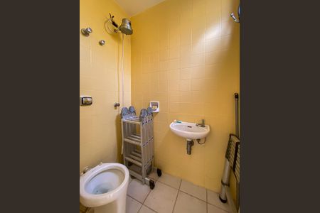 Casa à venda com 462m², 4 quartos e 2 vagas Casa à venda com 462m², 4 quartos e 2 vagasBanheiro de Serviço