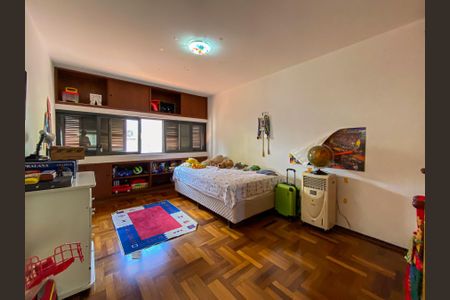 Casa à venda com 462m², 4 quartos e 2 vagas Casa à venda com 462m², 4 quartos e 2 vagasQuarto 2