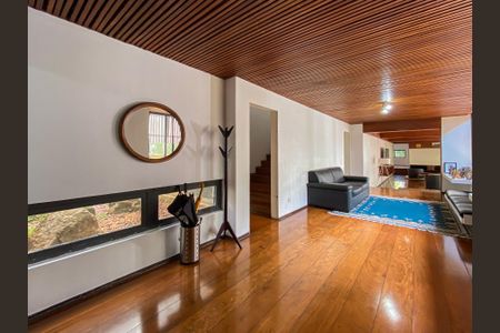 Casa à venda com 462m², 4 quartos e 2 vagas Casa à venda com 462m², 4 quartos e 2 vagasSala