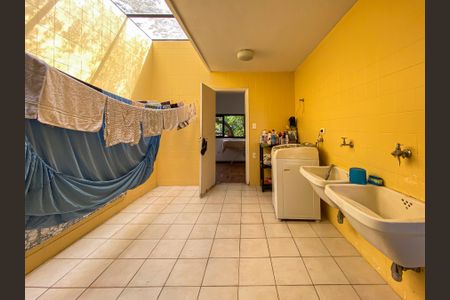 Casa à venda com 462m², 4 quartos e 2 vagas Casa à venda com 462m², 4 quartos e 2 vagasÁrea de Serviço