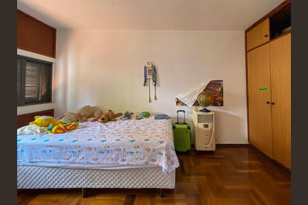 Casa à venda com 462m², 4 quartos e 2 vagas Casa à venda com 462m², 4 quartos e 2 vagasQuarto 2