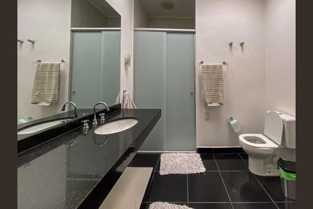 Casa à venda com 462m², 4 quartos e 2 vagas Casa à venda com 462m², 4 quartos e 2 vagasBanheiro 2