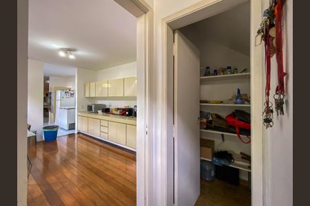 Casa à venda com 462m², 4 quartos e 2 vagas Casa à venda com 462m², 4 quartos e 2 vagasDespensa