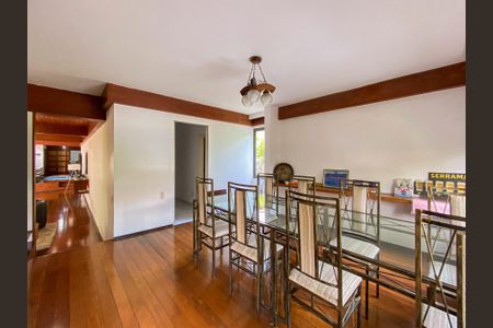 Casa à venda com 462m², 4 quartos e 2 vagas Casa à venda com 462m², 4 quartos e 2 vagasSala de Jantar