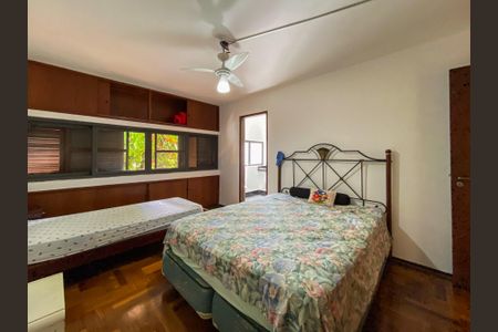 Casa à venda com 462m², 4 quartos e 2 vagas Casa à venda com 462m², 4 quartos e 2 vagasQuarto 4