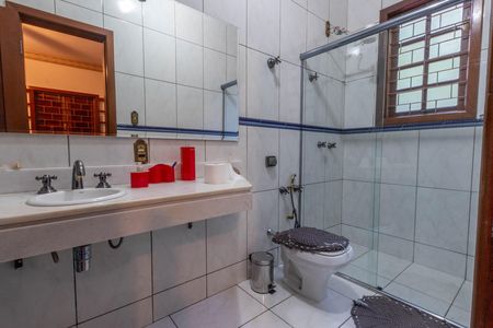 Casa de condomínio à venda com 595m², 4 quartos e 6 vagas Casa de condomínio à venda com 595m², 4 quartos e 6 vagasBanheiro