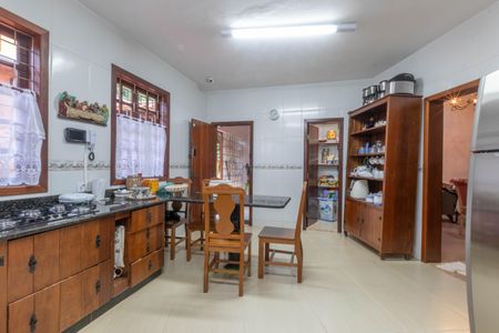 Casa de condomínio à venda com 595m², 4 quartos e 6 vagas Casa de condomínio à venda com 595m², 4 quartos e 6 vagasCozinha