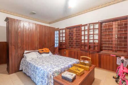 Casa de condomínio à venda com 595m², 4 quartos e 6 vagas Casa de condomínio à venda com 595m², 4 quartos e 6 vagasSuíte 4