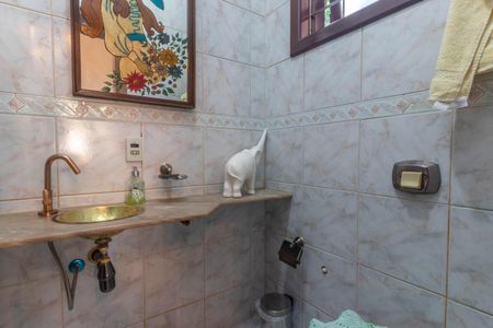 Casa de condomínio à venda com 595m², 4 quartos e 6 vagas Casa de condomínio à venda com 595m², 4 quartos e 6 vagasLavabo