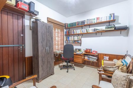 Casa de condomínio à venda com 595m², 4 quartos e 6 vagas Casa de condomínio à venda com 595m², 4 quartos e 6 vagasEscritório