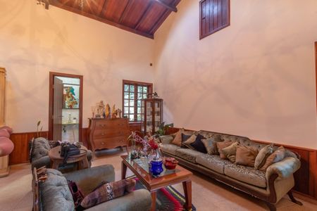 Casa de condomínio à venda com 595m², 4 quartos e 6 vagas Casa de condomínio à venda com 595m², 4 quartos e 6 vagasSala