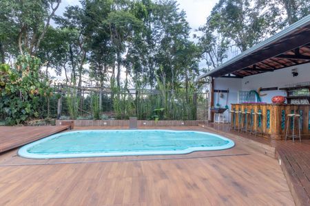 Casa de condomínio à venda com 595m², 4 quartos e 6 vagas Casa de condomínio à venda com 595m², 4 quartos e 6 vagasPiscina