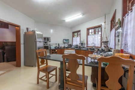 Casa de condomínio à venda com 595m², 4 quartos e 6 vagas Casa de condomínio à venda com 595m², 4 quartos e 6 vagasCozinha