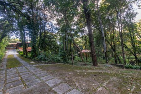 Casa de condomínio à venda com 595m², 4 quartos e 6 vagas Casa de condomínio à venda com 595m², 4 quartos e 6 vagasÁrea externa