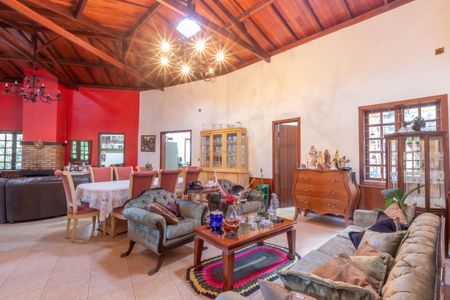 Casa de condomínio à venda com 595m², 4 quartos e 6 vagas Casa de condomínio à venda com 595m², 4 quartos e 6 vagasSala