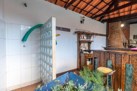 Casa de condomínio à venda com 595m², 4 quartos e 6 vagas Casa de condomínio à venda com 595m², 4 quartos e 6 vagasDucha