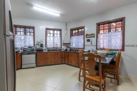 Casa de condomínio à venda com 595m², 4 quartos e 6 vagas Casa de condomínio à venda com 595m², 4 quartos e 6 vagasCozinha