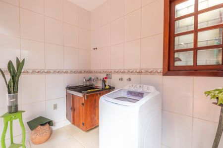 Casa de condomínio à venda com 595m², 4 quartos e 6 vagas Casa de condomínio à venda com 595m², 4 quartos e 6 vagasÁrea de Serviço