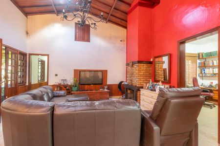 Casa de condomínio à venda com 595m², 4 quartos e 6 vagas Casa de condomínio à venda com 595m², 4 quartos e 6 vagasSala