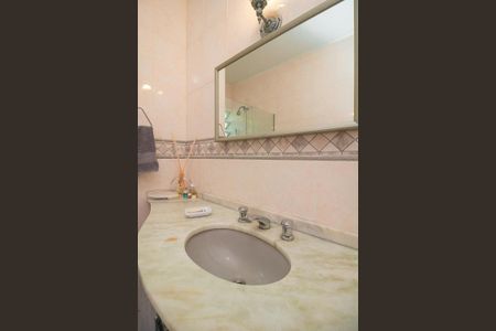 Casa de condomínio à venda com 198m², 3 quartos e 2 vagas Casa de condomínio à venda com 198m², 3 quartos e 2 vagasBanheiro