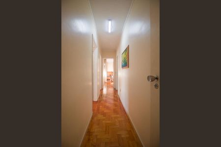 Casa de condomínio à venda com 198m², 3 quartos e 2 vagas Casa de condomínio à venda com 198m², 3 quartos e 2 vagasCorredor