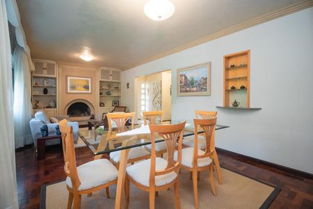 Casa de condomínio à venda com 198m², 3 quartos e 2 vagas Casa de condomínio à venda com 198m², 3 quartos e 2 vagasSala