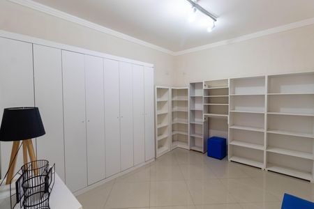 Casa à venda com 265m², 4 quartos e 2 vagas Casa à venda com 265m², 4 quartos e 2 vagasQuarto 1