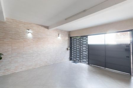 Casa à venda com 265m², 4 quartos e 2 vagas Casa à venda com 265m², 4 quartos e 2 vagasGaragem