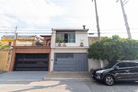 Casa à venda com 265m², 4 quartos e 2 vagas Casa à venda com 265m², 4 quartos e 2 vagasFachada
