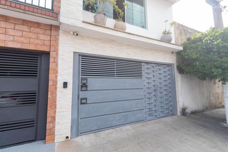 Casa à venda com 265m², 4 quartos e 2 vagas Casa à venda com 265m², 4 quartos e 2 vagasFachada