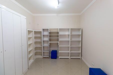 Casa à venda com 265m², 4 quartos e 2 vagas Casa à venda com 265m², 4 quartos e 2 vagasQuarto 1