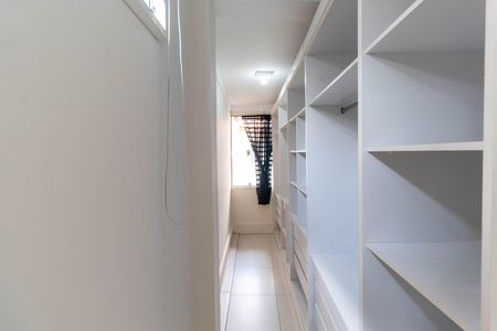 Casa à venda com 265m², 4 quartos e 2 vagas Casa à venda com 265m², 4 quartos e 2 vagasQuarto