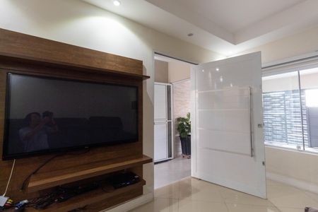 Casa à venda com 265m², 4 quartos e 2 vagas Casa à venda com 265m², 4 quartos e 2 vagasSala