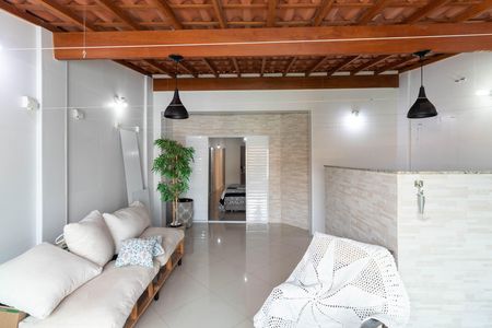 Casa à venda com 265m², 4 quartos e 2 vagas Casa à venda com 265m², 4 quartos e 2 vagasVaranda