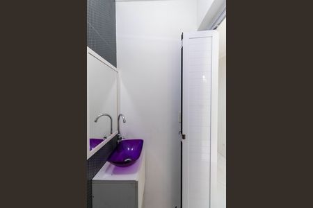 Casa à venda com 265m², 4 quartos e 2 vagas Casa à venda com 265m², 4 quartos e 2 vagasLavabo