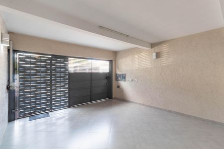 Casa à venda com 265m², 4 quartos e 2 vagas Casa à venda com 265m², 4 quartos e 2 vagasGaragem