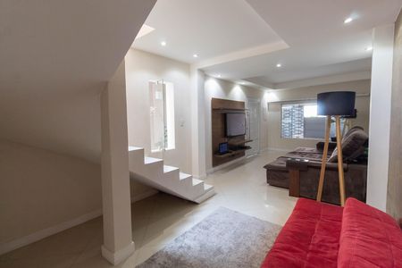 Casa à venda com 265m², 4 quartos e 2 vagas Casa à venda com 265m², 4 quartos e 2 vagasSala