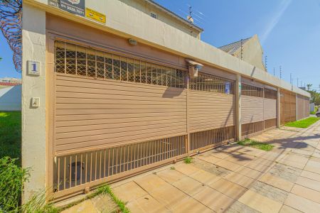 Casa para alugar com 148m², 4 quartos e 2 vagas Casa para alugar com 148m², 4 quartos e 2 vagasFachada vista da rua