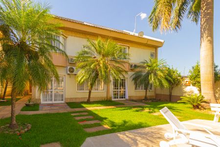 Casa para alugar com 148m², 4 quartos e 2 vagas Casa para alugar com 148m², 4 quartos e 2 vagasFachada