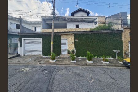 Casa à venda com 180m², 3 quartos e 2 vagas Casa à venda com 180m², 3 quartos e 2 vagasFachada