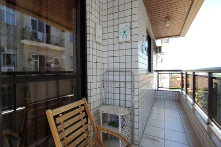 Apartamento à venda com 149m², 4 quartos e 2 vagas Apartamento à venda com 149m², 4 quartos e 2 vagasVaranda