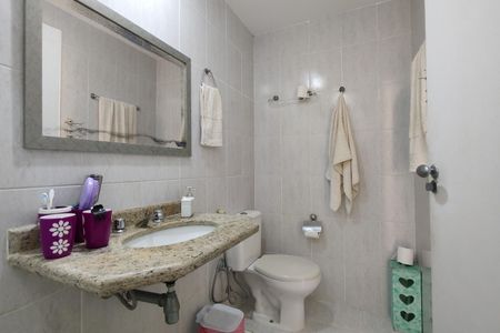 Apartamento à venda com 149m², 4 quartos e 2 vagas Apartamento à venda com 149m², 4 quartos e 2 vagasBanheiro Social 2