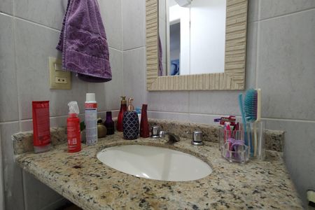 Apartamento à venda com 149m², 4 quartos e 2 vagas Apartamento à venda com 149m², 4 quartos e 2 vagasBanheiro Social 1