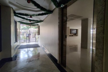 Apartamento à venda com 149m², 4 quartos e 2 vagas Apartamento à venda com 149m², 4 quartos e 2 vagasHall de entrada